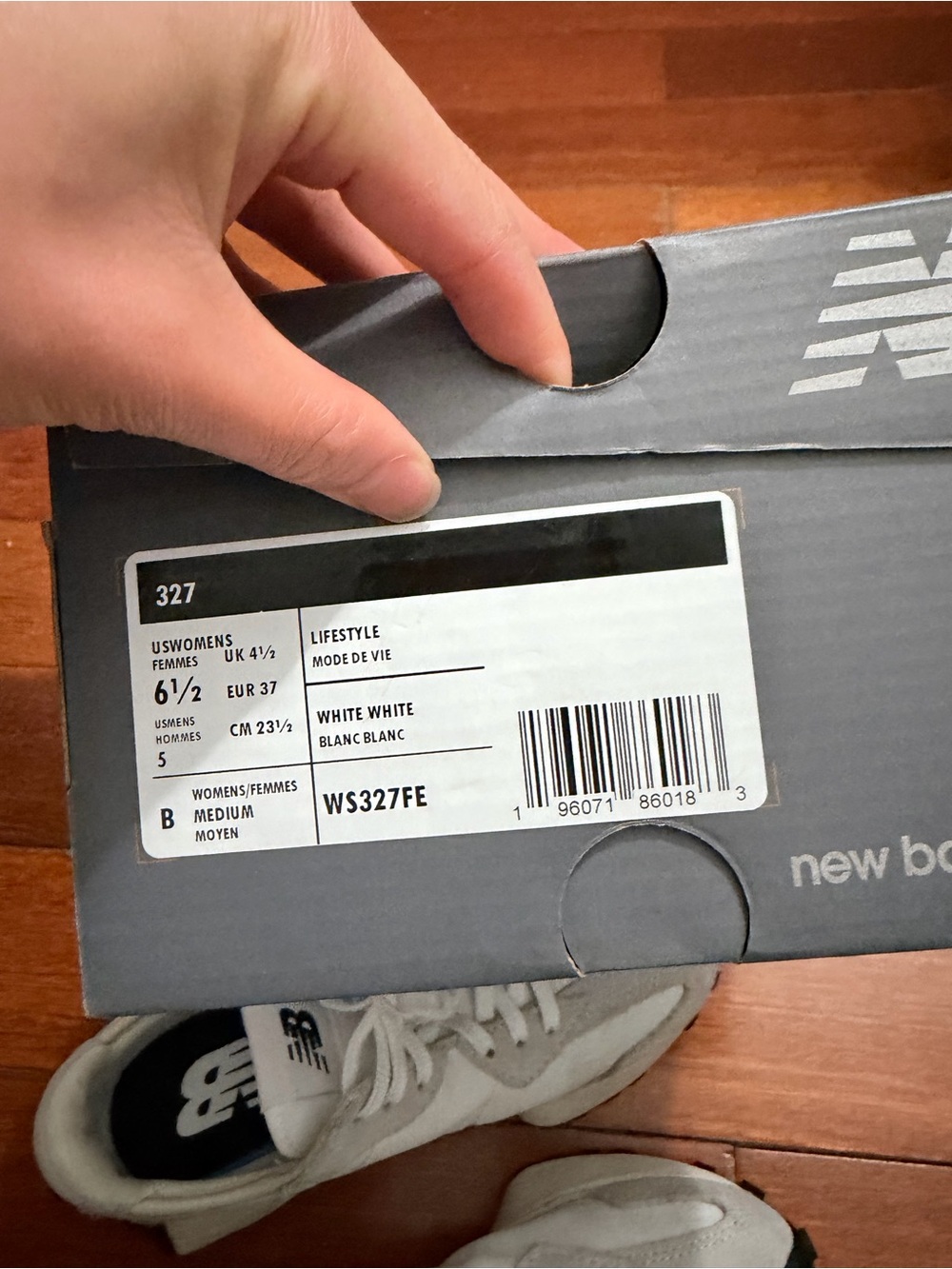 New Balance Cream, Black & cream size 6.5 (fits like 6 women’s ) - Picture 6 of 10